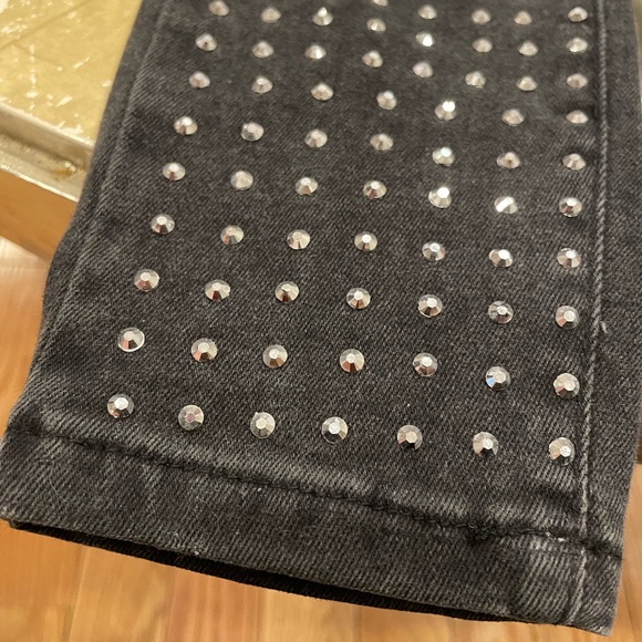 High Waisted Studded Jeans - Picture 7 of 7